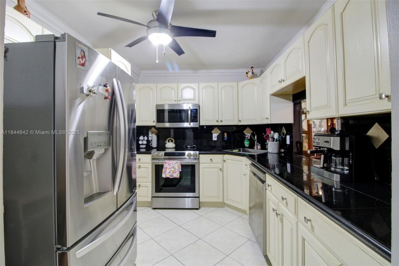 1865 S Ocean Dr, Unit 4H, Hallandale Beach, FL 33009 Photo