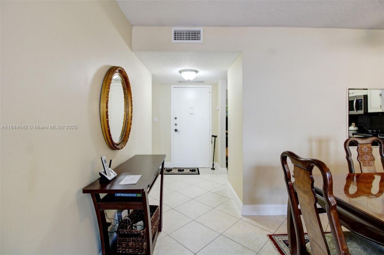 1865 S Ocean Dr, Unit 4H, Hallandale Beach, FL 33009 Photo