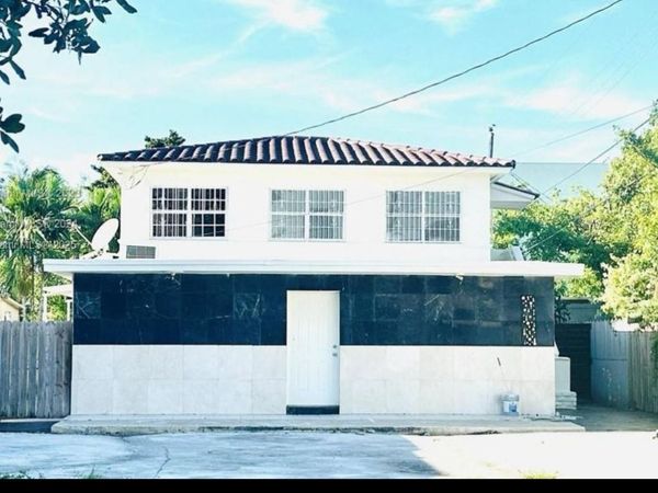 2215 NW 33rd St, Miami, FL 33142