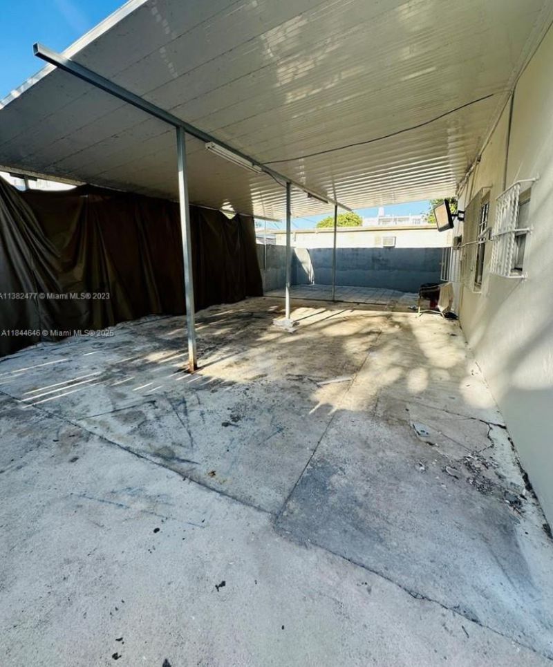 2215 NW 33rd St, Miami, FL 33142 Photo