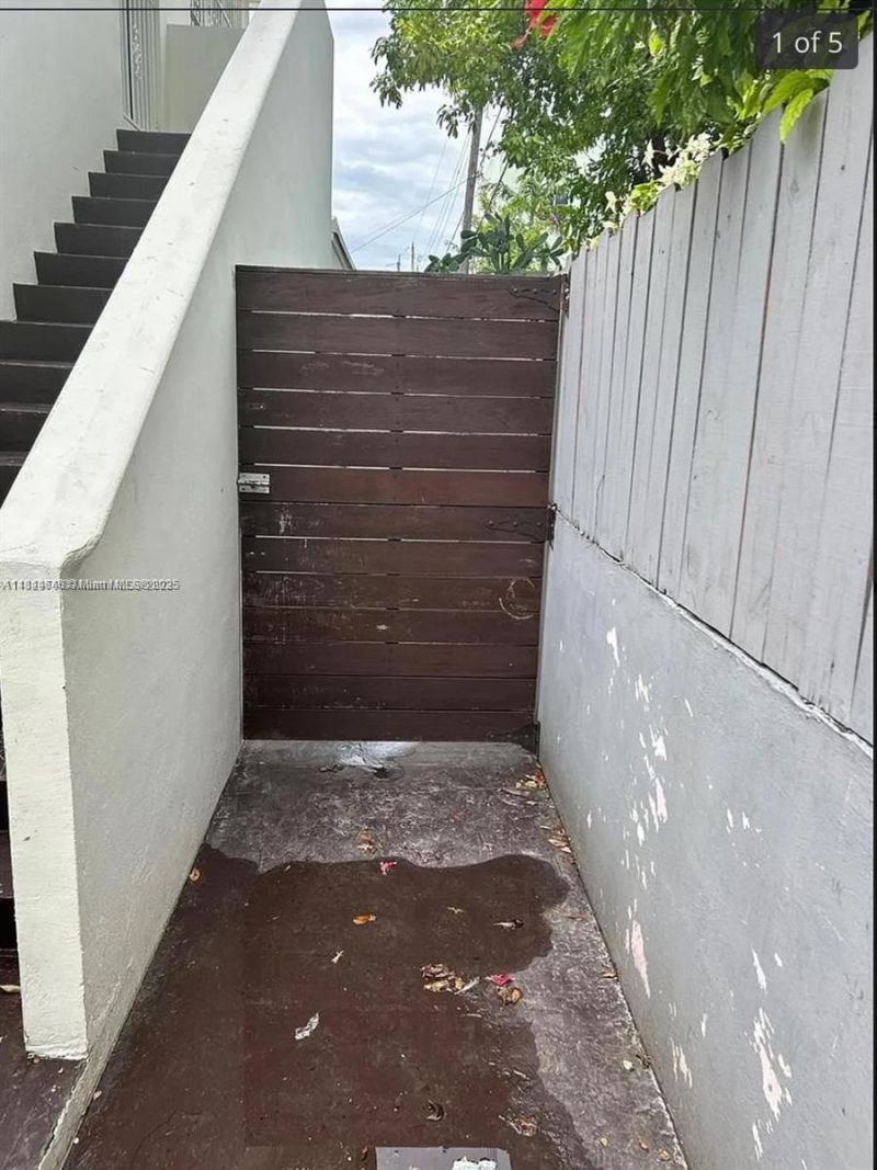 2215 NW 33rd St, Miami, FL 33142 Photo