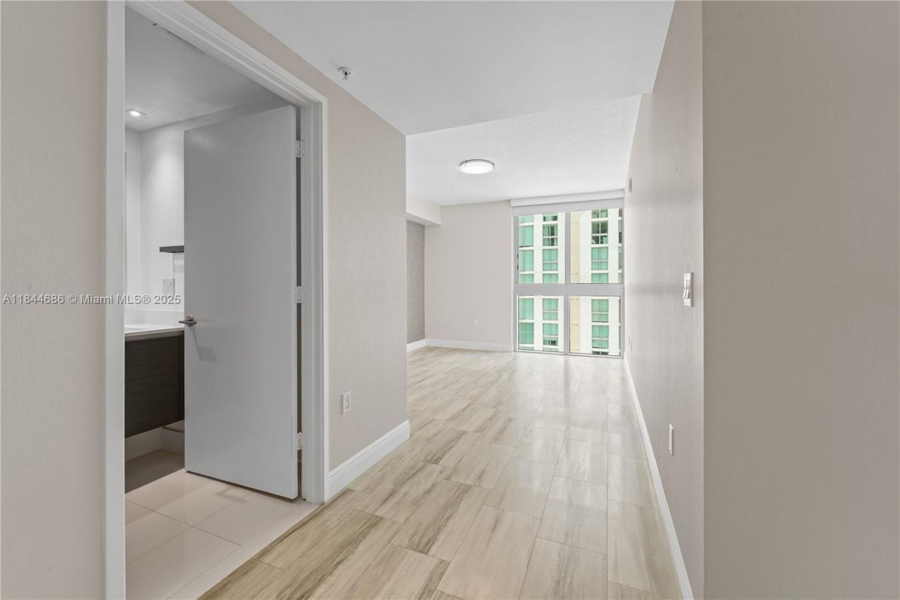 300 Sunny Isles Blvd, Unit 4-1107, Sunny Isles Beach, FL 33160 Photo