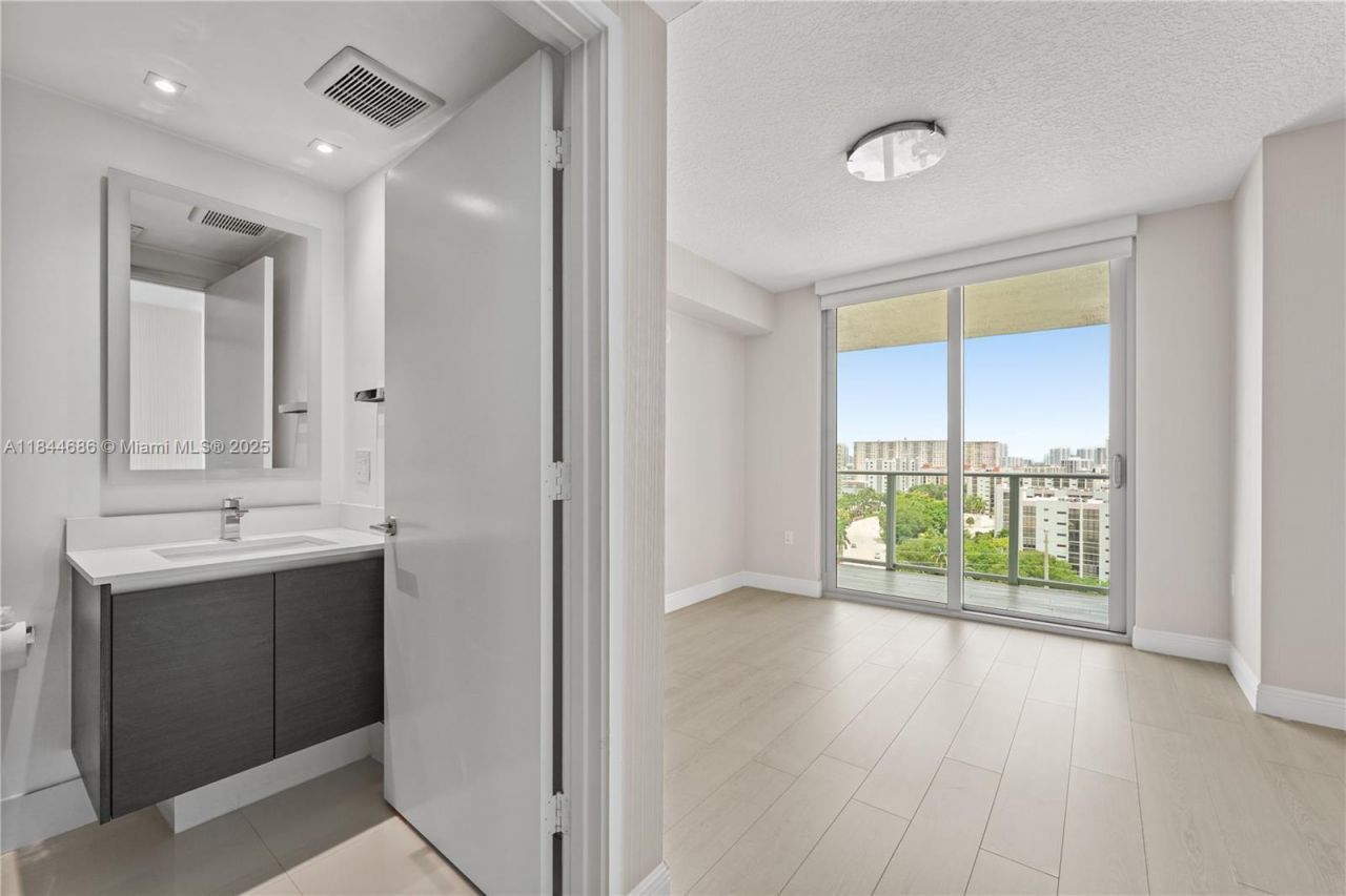 300 Sunny Isles Blvd, Unit 4-1107, Sunny Isles Beach, FL 33160 Photo