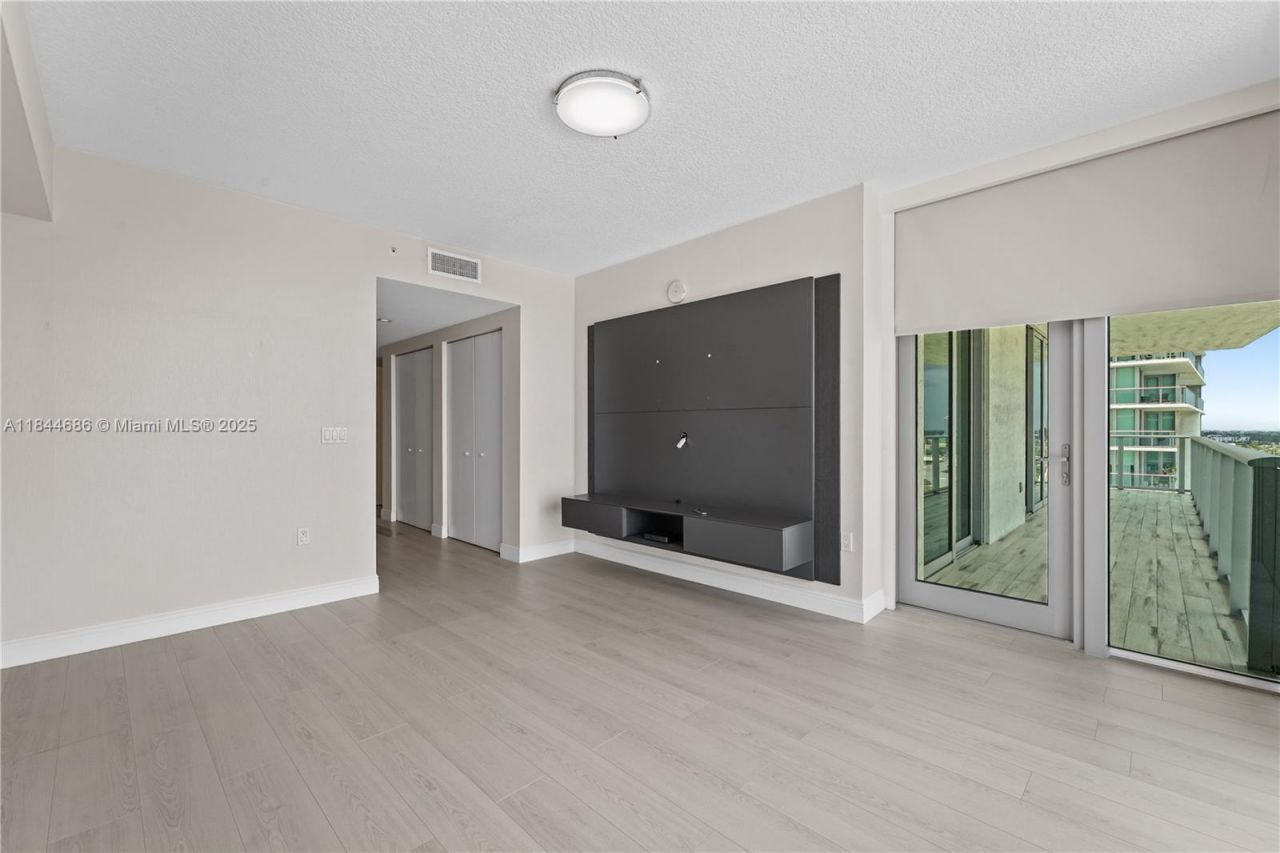 300 Sunny Isles Blvd, Unit 4-1107, Sunny Isles Beach, FL 33160 Photo