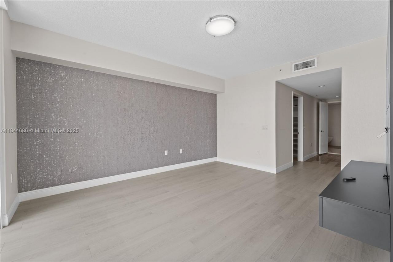 300 Sunny Isles Blvd, Unit 4-1107, Sunny Isles Beach, FL 33160 Photo