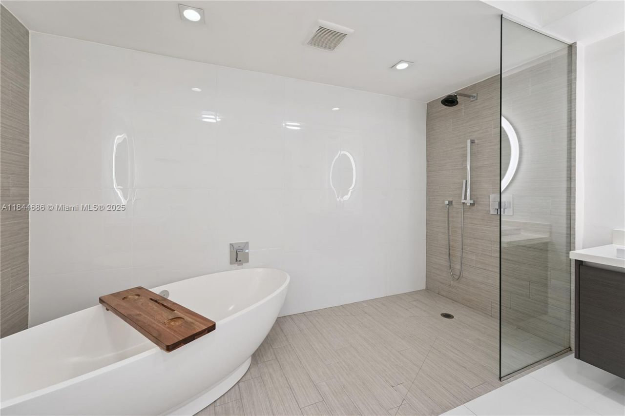 300 Sunny Isles Blvd, Unit 4-1107, Sunny Isles Beach, FL 33160 Photo