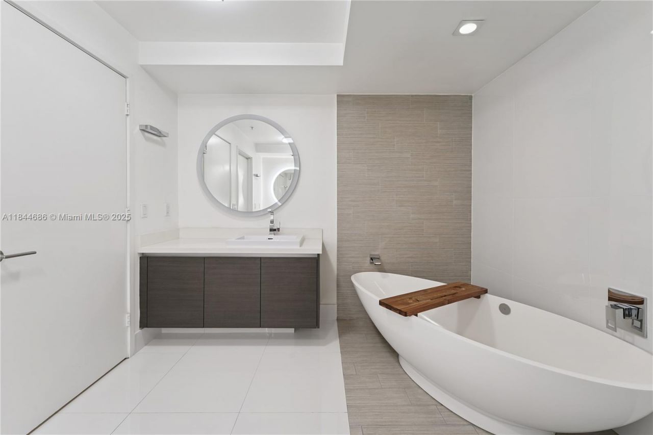 300 Sunny Isles Blvd, Unit 4-1107, Sunny Isles Beach, FL 33160 Photo