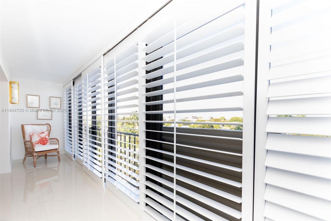 77 Crandon Blvd, Unit 5B, Key Biscayne, FL 33149 Photo