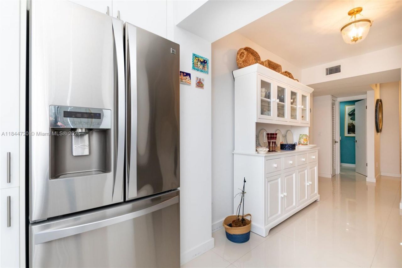 77 Crandon Blvd, Unit 5B, Key Biscayne, FL 33149 Photo