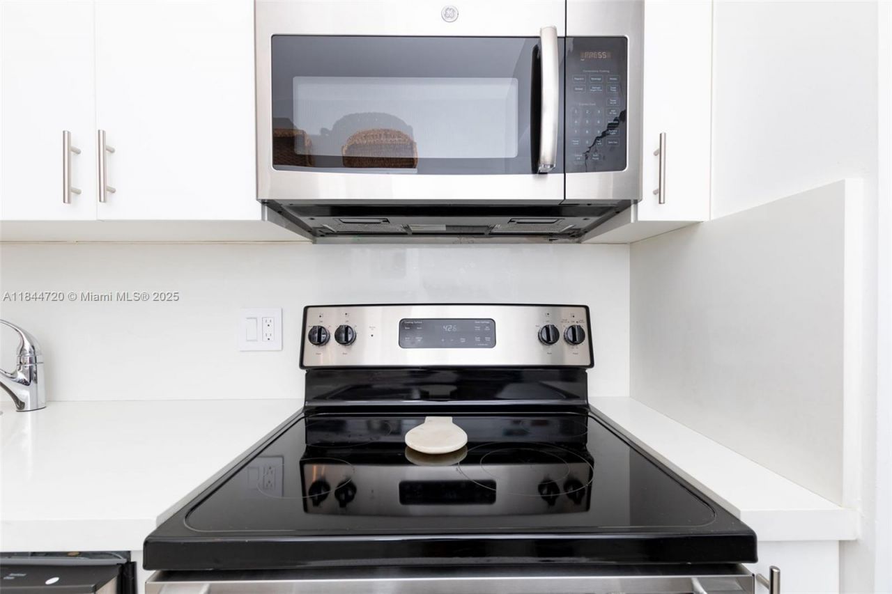 77 Crandon Blvd, Unit 5B, Key Biscayne, FL 33149 Photo