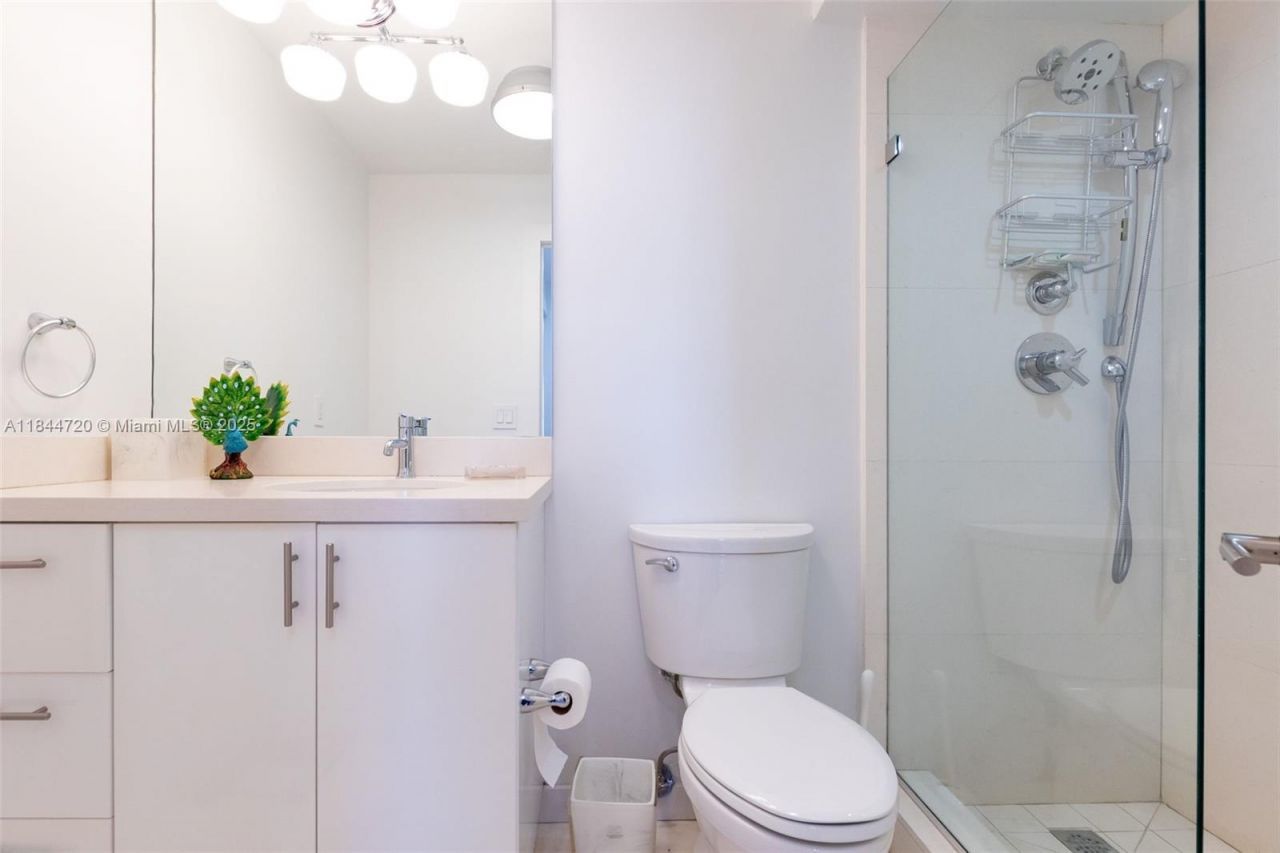 77 Crandon Blvd, Unit 5B, Key Biscayne, FL 33149 Photo