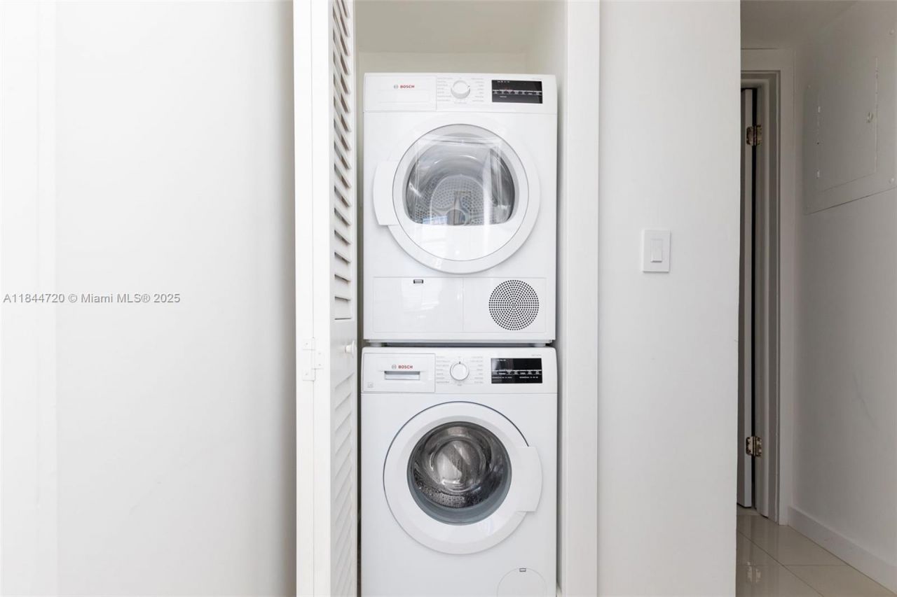 77 Crandon Blvd, Unit 5B, Key Biscayne, FL 33149 Photo