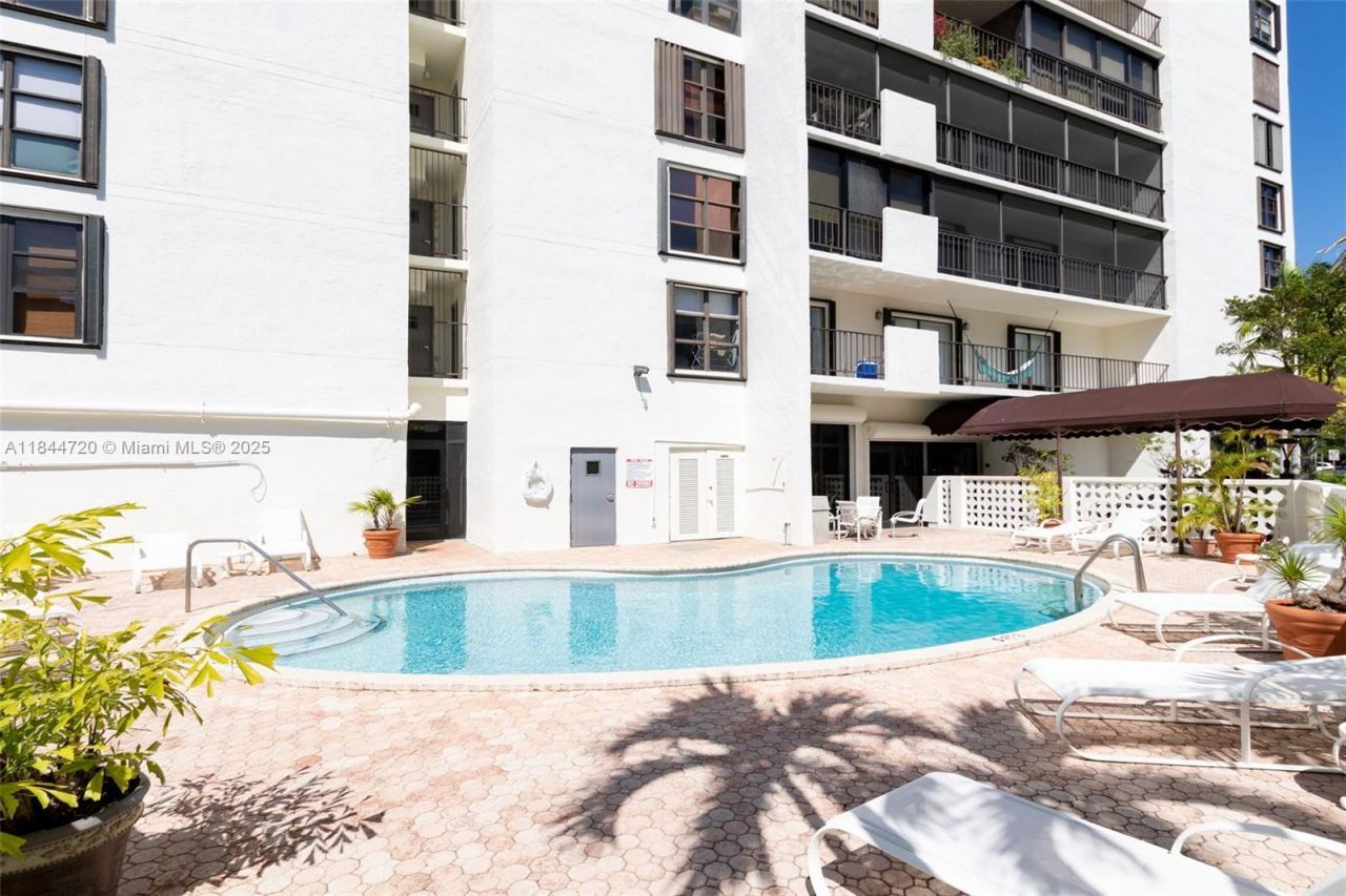 77 Crandon Blvd, Unit 5B, Key Biscayne, FL 33149 Photo