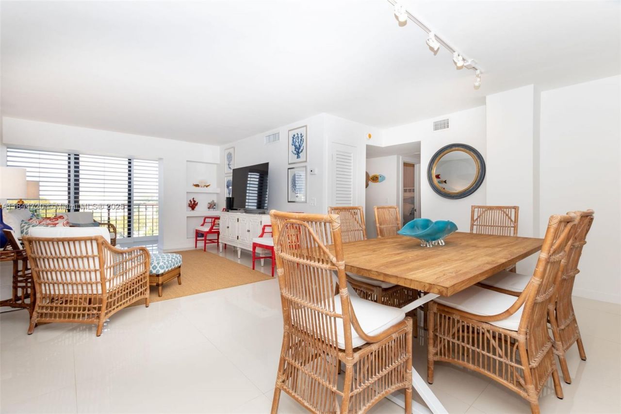 77 Crandon Blvd, Unit 5B, Key Biscayne, FL 33149 Photo