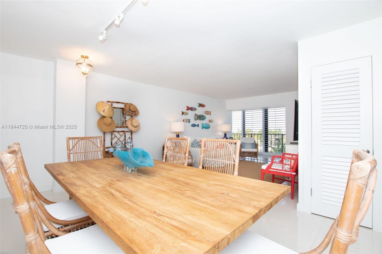 77 Crandon Blvd, Unit 5B, Key Biscayne, FL 33149 Photo