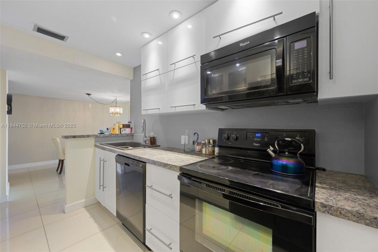 20335 W Country Club Dr, Unit 1402, Aventura, FL 33180 Photo