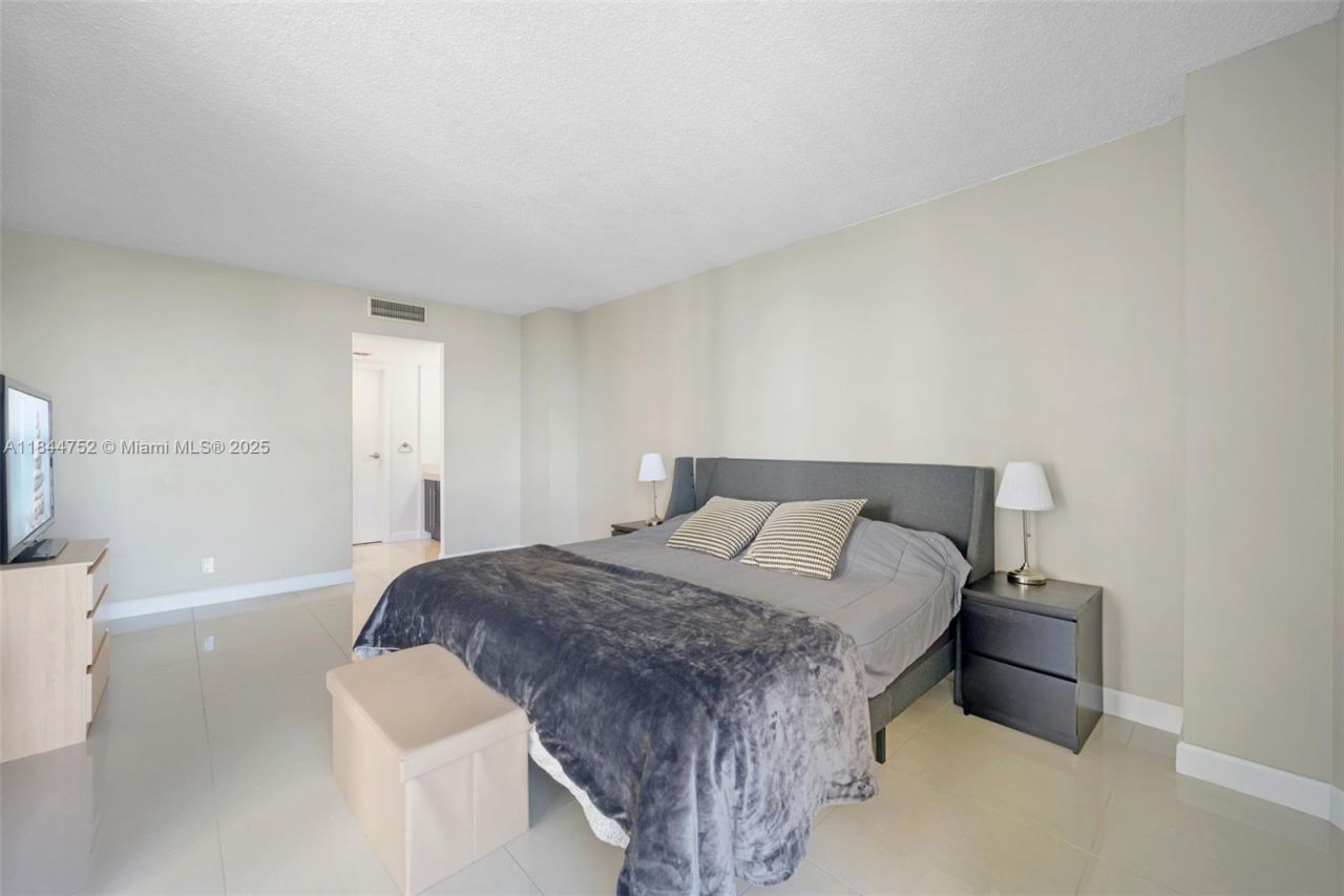 20335 W Country Club Dr, Unit 1402, Aventura, FL 33180 Photo