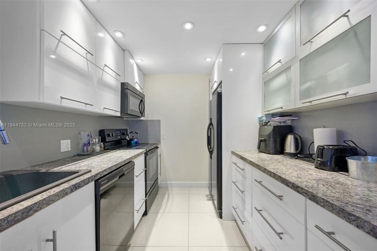 20335 W Country Club Dr, Unit 1402, Aventura, FL 33180 Photo