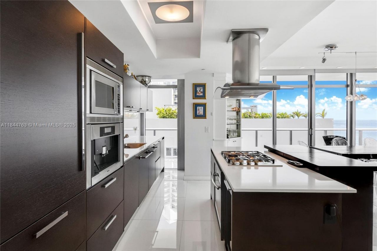 3737 Collins Ave, Unit S-801, Miami Beach, FL 33140 Photo