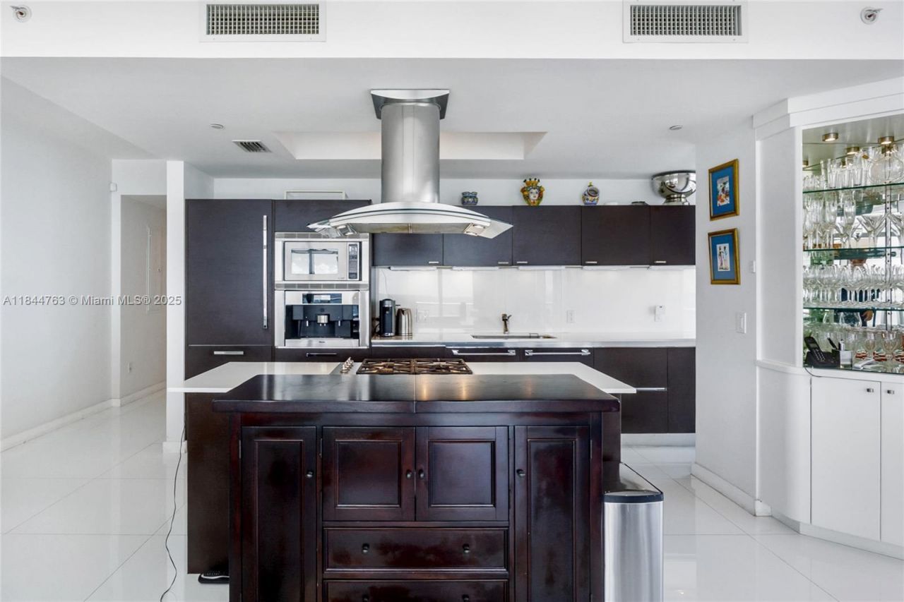 3737 Collins Ave, Unit S-801, Miami Beach, FL 33140 Photo