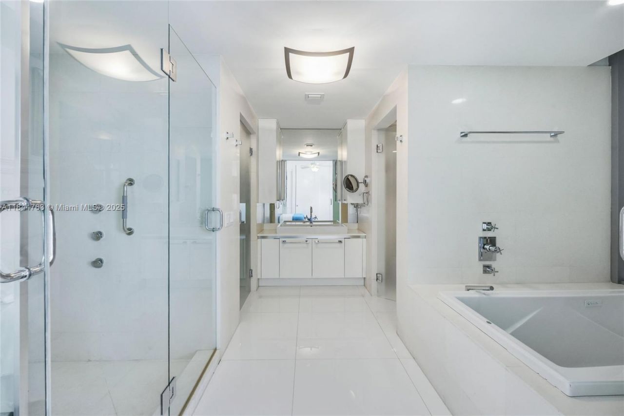 3737 Collins Ave, Unit S-801, Miami Beach, FL 33140 Photo