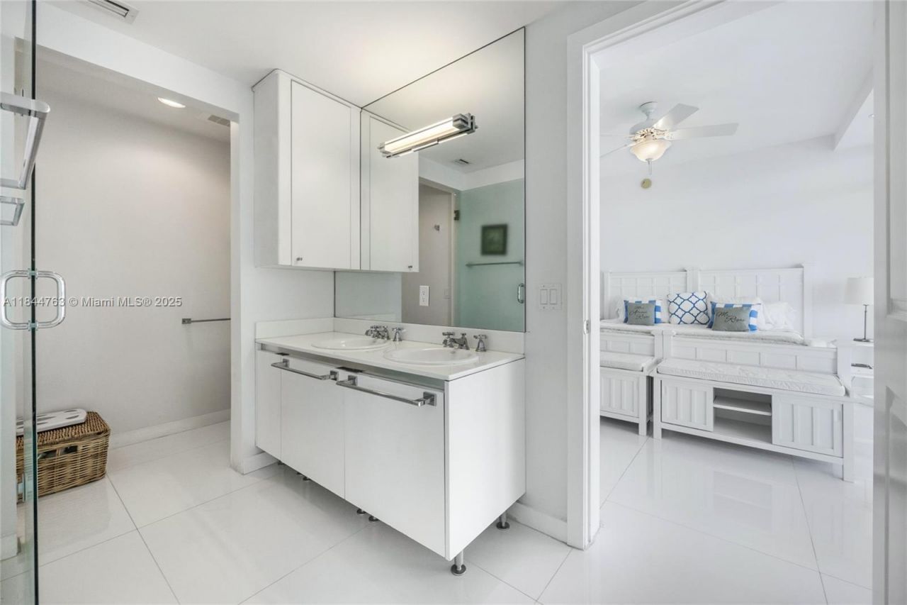 3737 Collins Ave, Unit S-801, Miami Beach, FL 33140 Photo