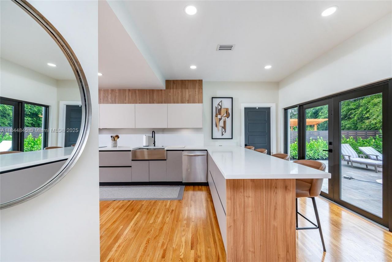 117 S Royal Poinciana Blvd, Miami Springs, FL 33166 Photo