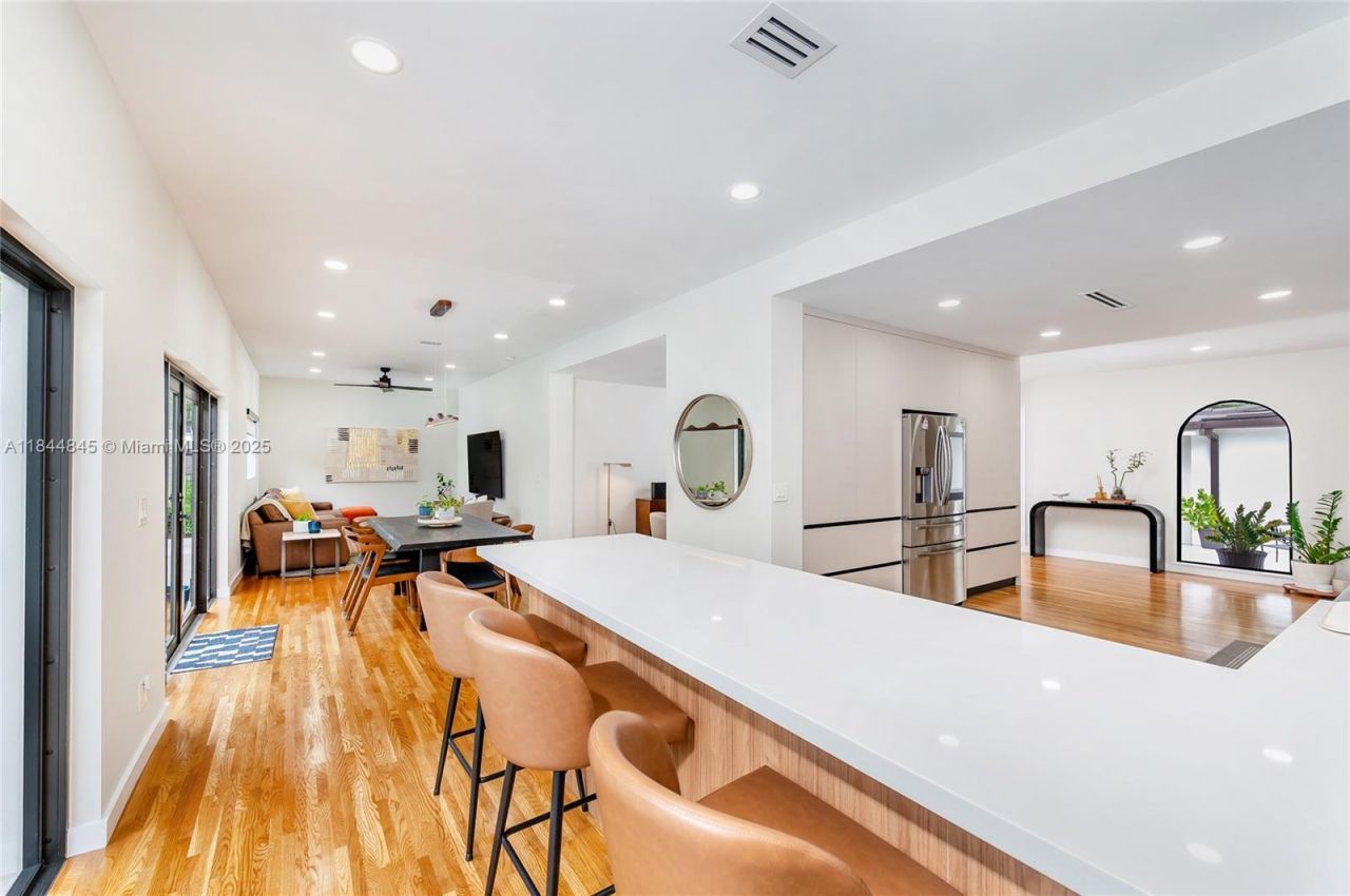 117 S Royal Poinciana Blvd, Miami Springs, FL 33166 Photo