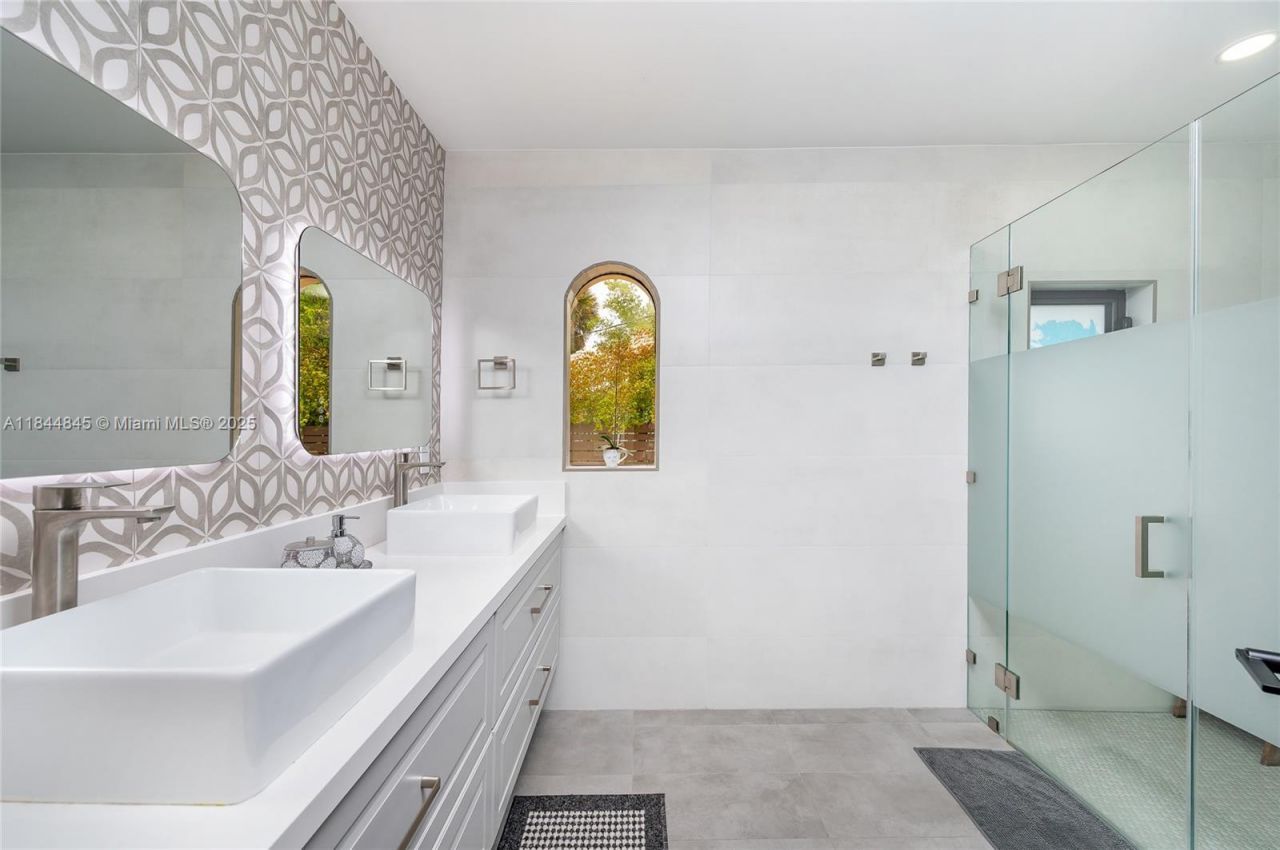 117 S Royal Poinciana Blvd, Miami Springs, FL 33166 Photo