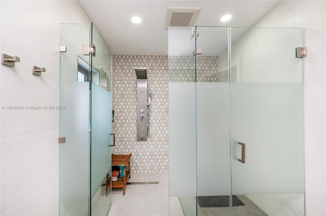 117 S Royal Poinciana Blvd, Miami Springs, FL 33166 Photo