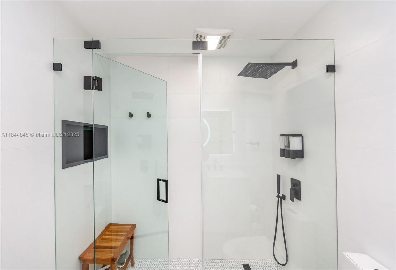 117 S Royal Poinciana Blvd, Miami Springs, FL 33166 Photo