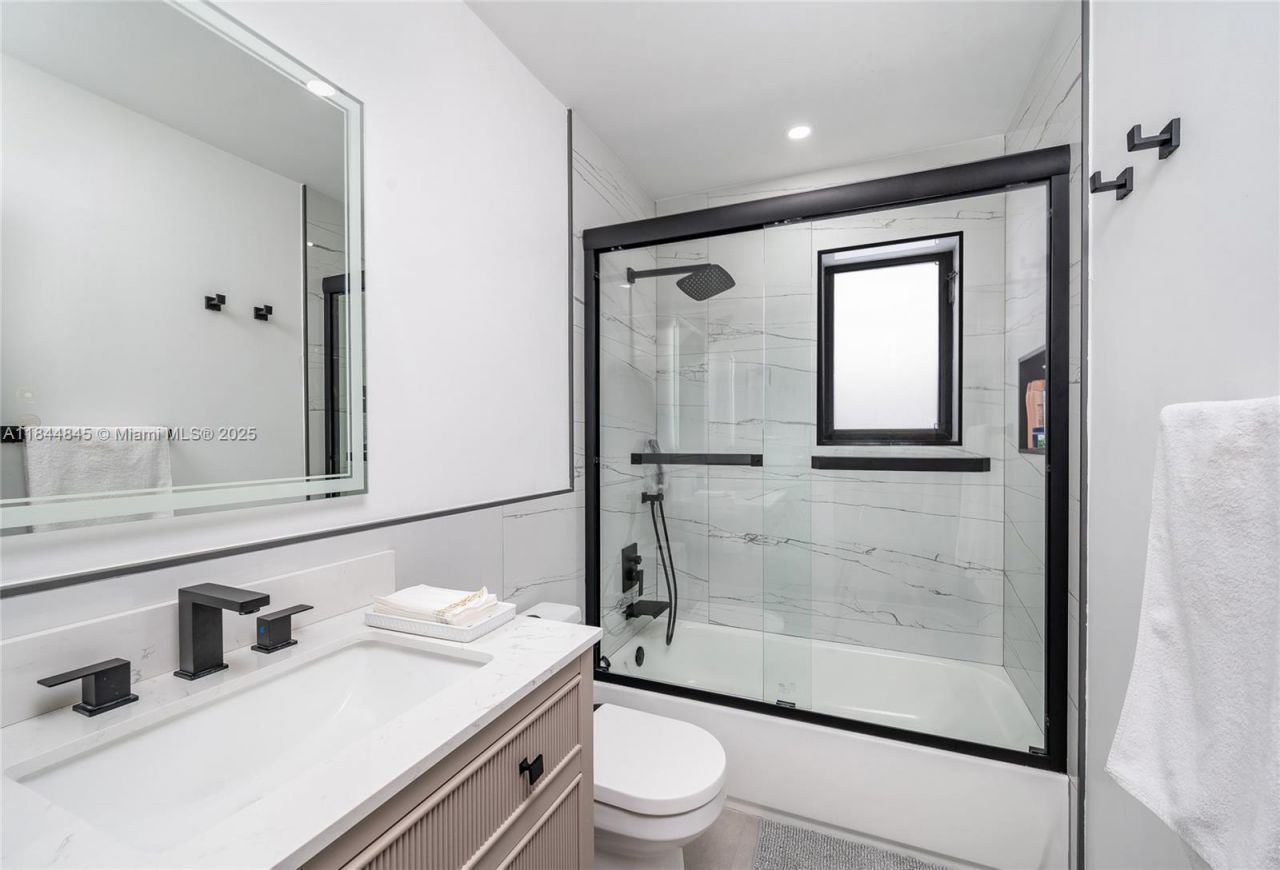 117 S Royal Poinciana Blvd, Miami Springs, FL 33166 Photo