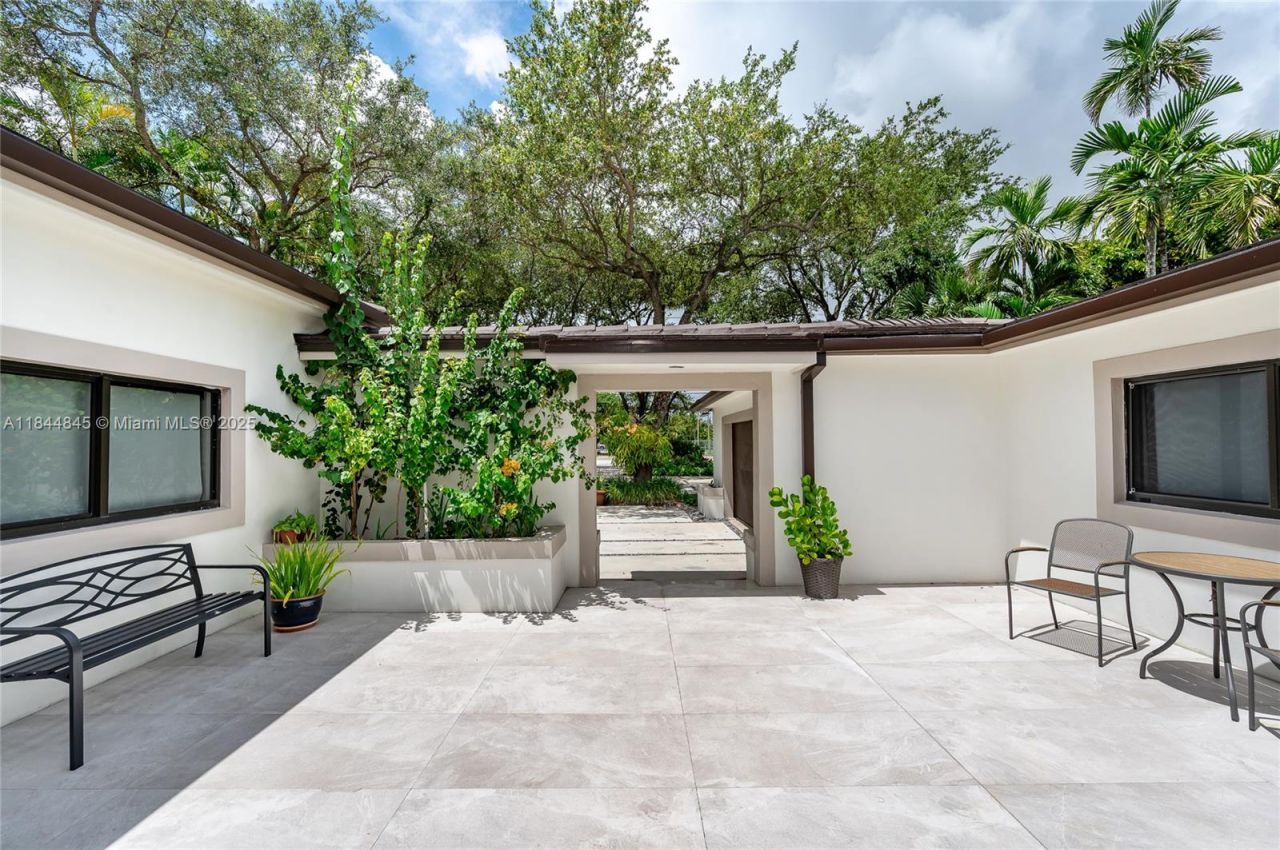 117 S Royal Poinciana Blvd, Miami Springs, FL 33166 Photo