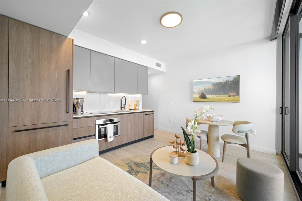 580 72nd St, Unit 1603, Miami Beach, FL 33141 Photo