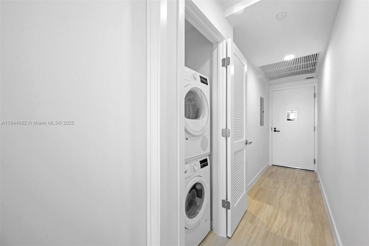 580 72nd St, Unit 1603, Miami Beach, FL 33141 Photo