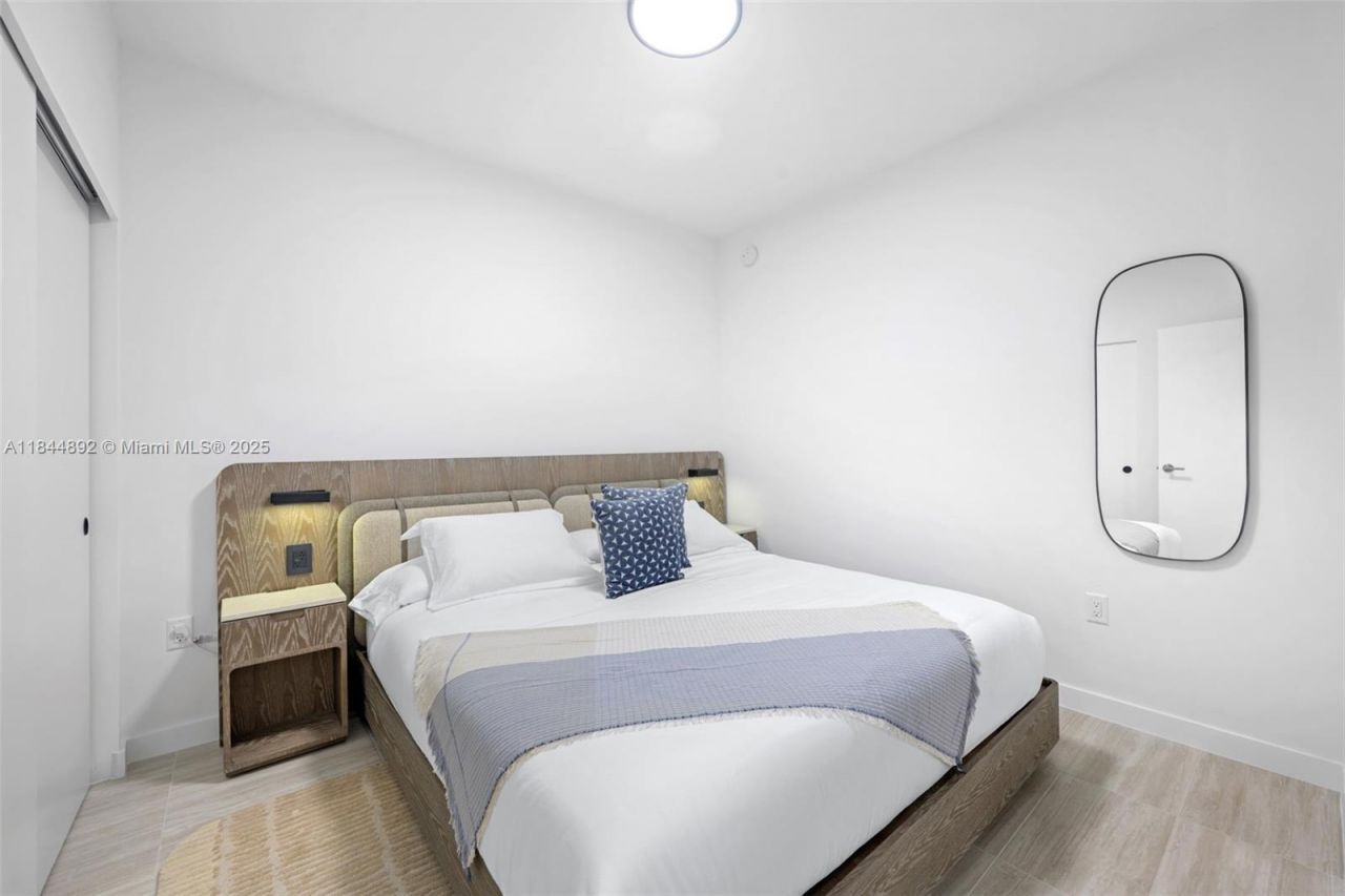 580 72nd St, Unit 1603, Miami Beach, FL 33141 Photo