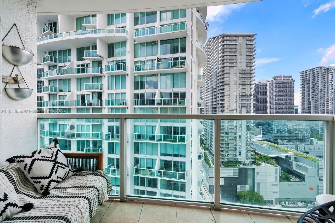 31 SE 5th St, Unit 2911, Miami, FL 33131 Photo