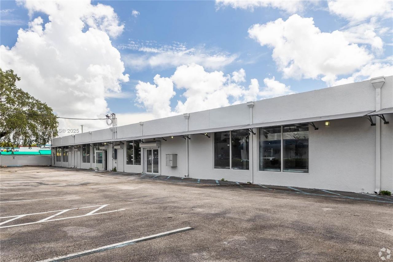 2090 NW 21st St, Miami, FL 33142 Photo
