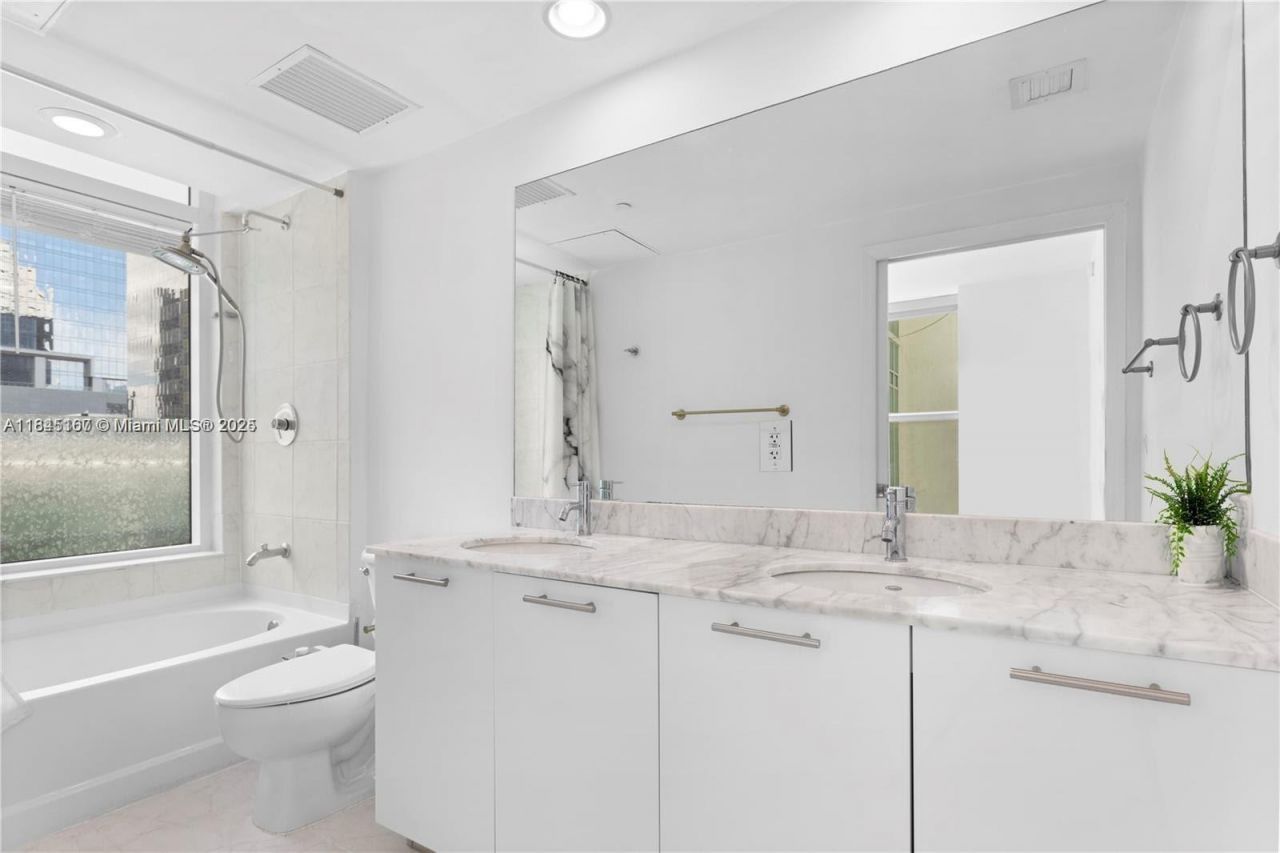 950 Brickell Bay Dr, Unit 501, Miami, FL 33131 Photo