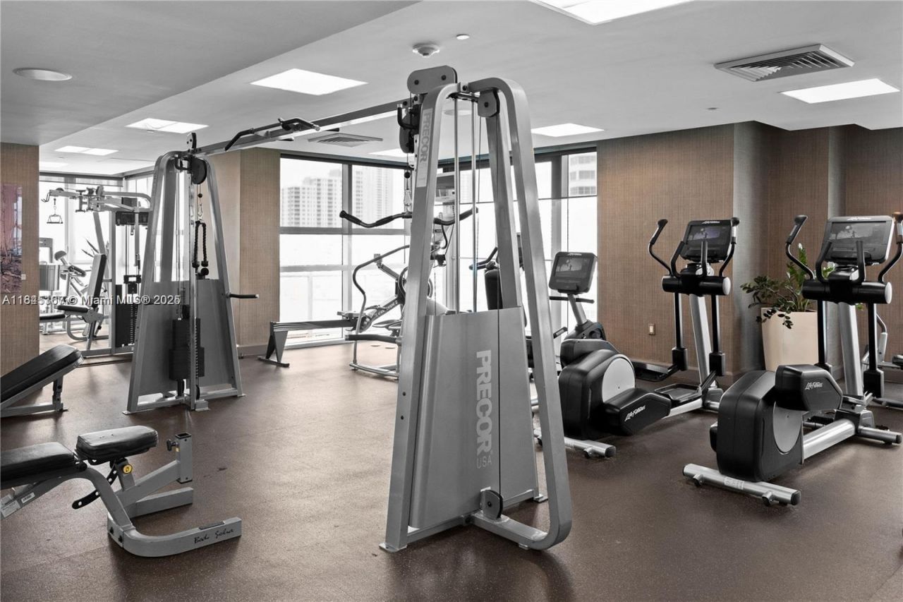 950 Brickell Bay Dr, Unit 501, Miami, FL 33131 Photo