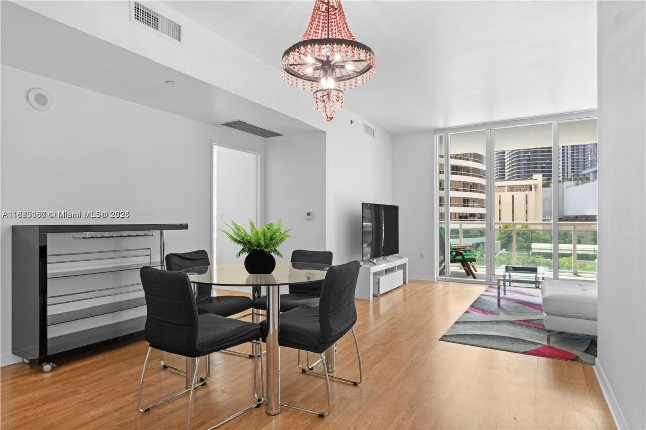 950 Brickell Bay Dr, Unit 501, Miami, FL 33131 Photo