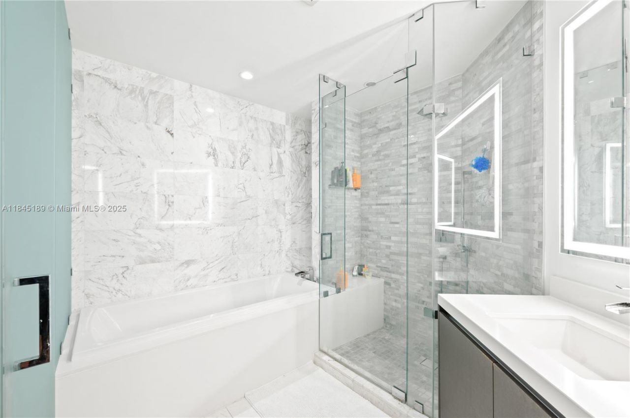 851 NE 1st Ave, Unit 1410, Miami, FL 33132 Photo