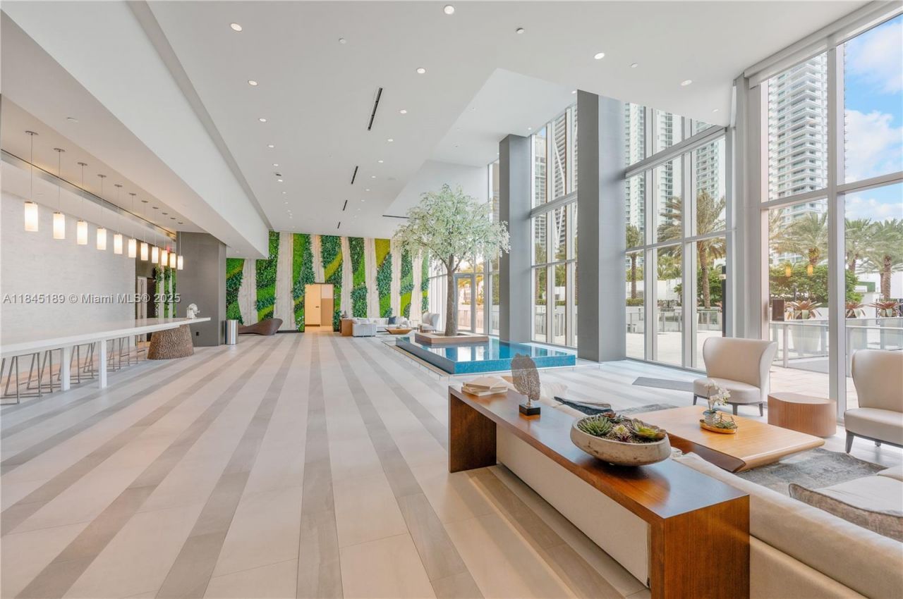 851 NE 1st Ave, Unit 1410, Miami, FL 33132 Photo