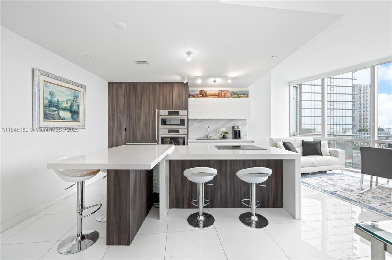 851 NE 1st Ave, Unit 1410, Miami, FL 33132 Photo