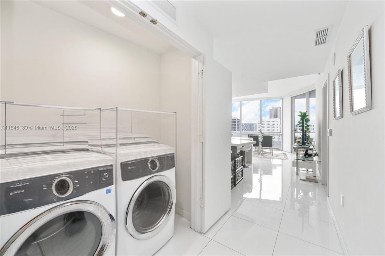 851 NE 1st Ave, Unit 1410, Miami, FL 33132 Photo