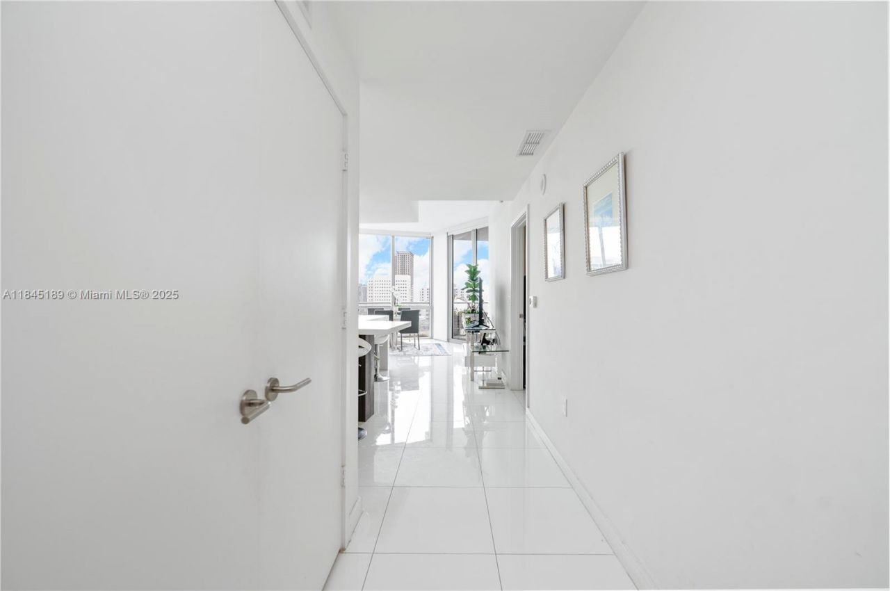 851 NE 1st Ave, Unit 1410, Miami, FL 33132 Photo