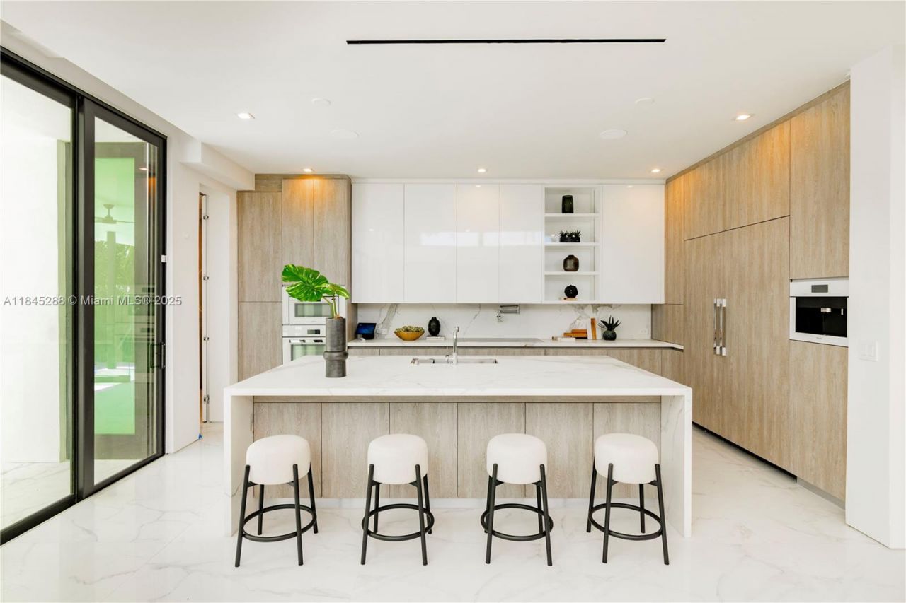 1248 NE 89th St, Miami, FL 33138 Photo