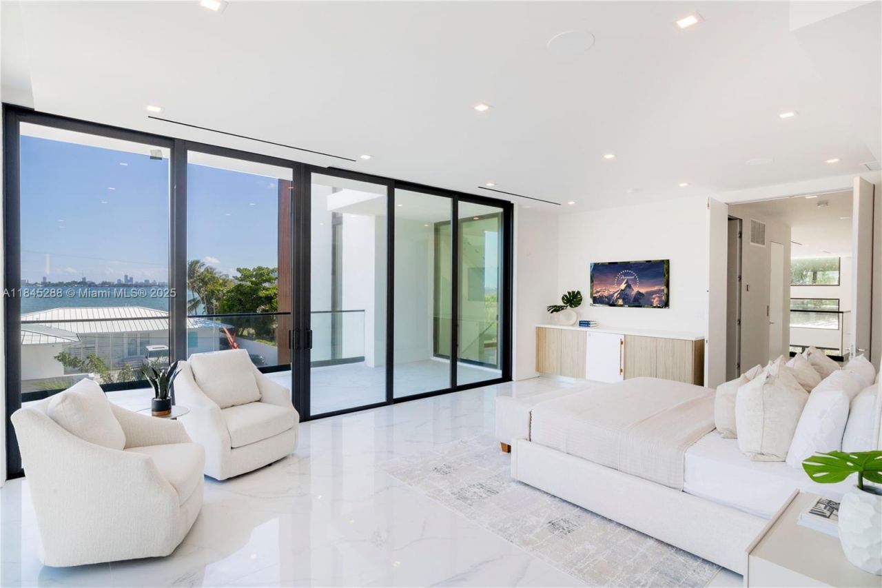 1248 NE 89th St, Miami, FL 33138 Photo