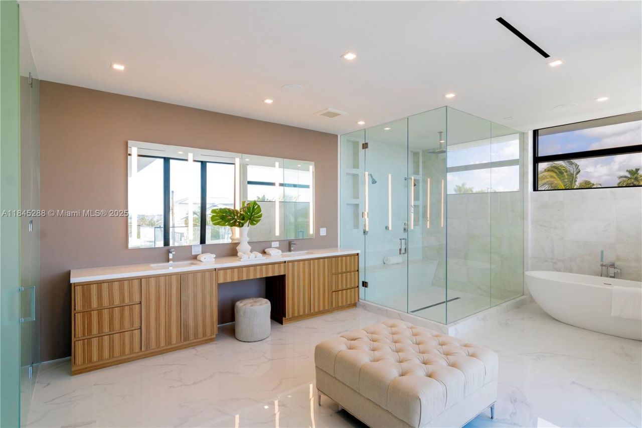 1248 NE 89th St, Miami, FL 33138 Photo