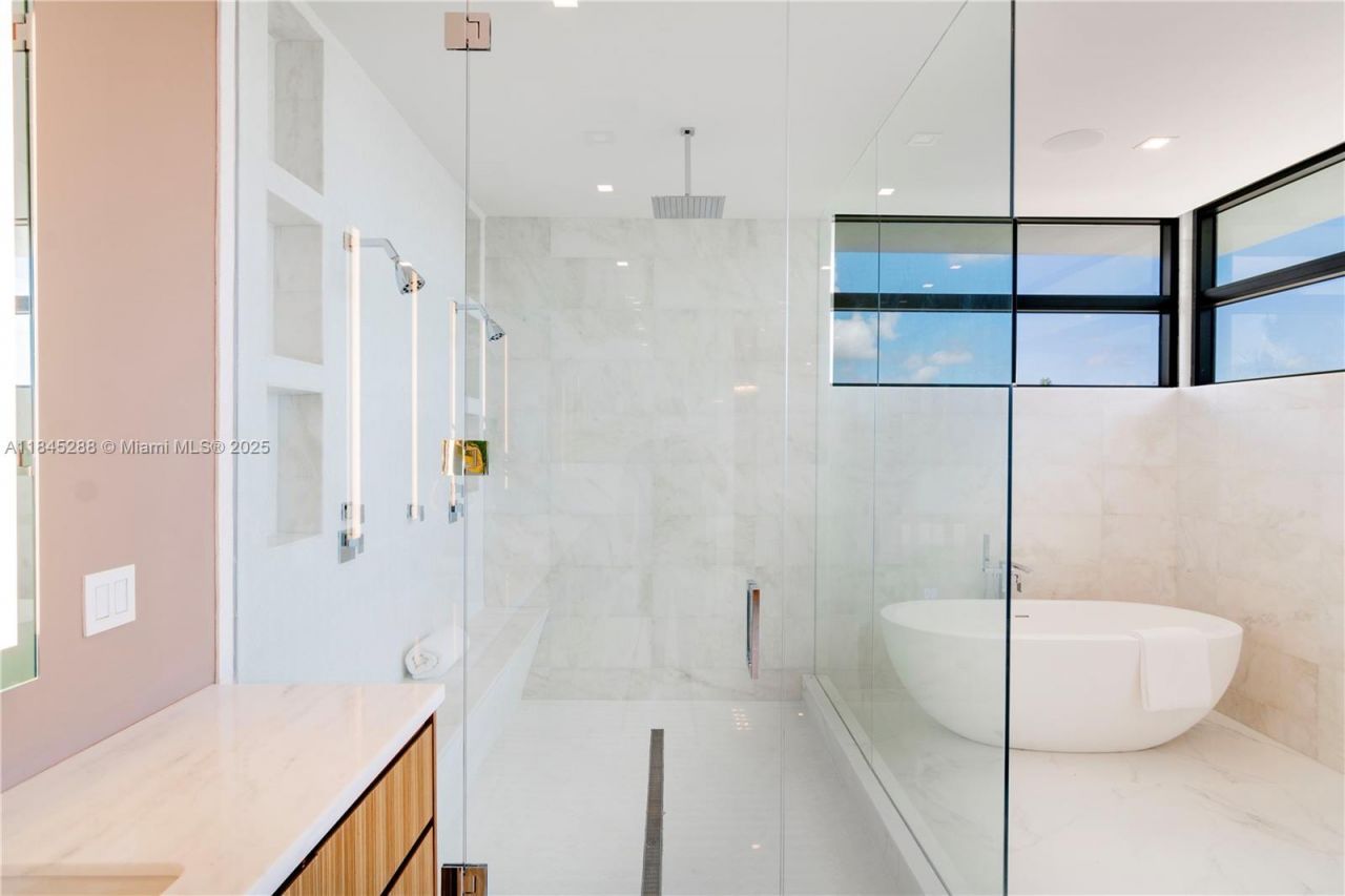 1248 NE 89th St, Miami, FL 33138 Photo